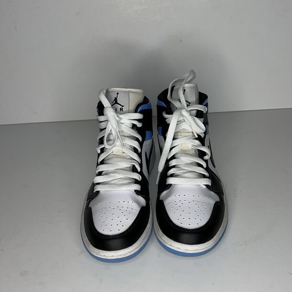 Nike Jordan 1 Mid in University Blue - Picture 3 of 16